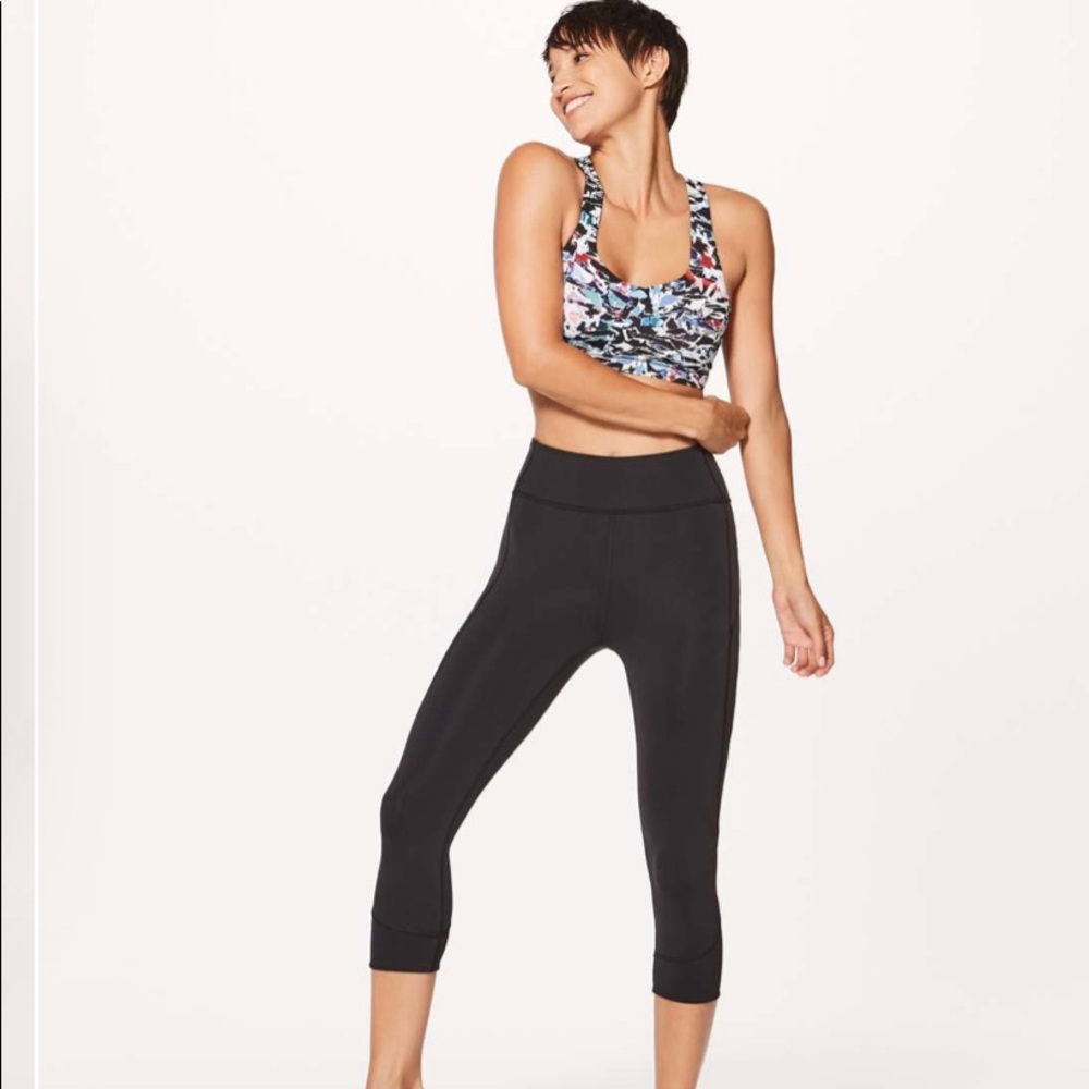 Lululemon In Movement Crop *Everlux 19"
Black (First Release)
 Size 6 - Picture 3 of 6